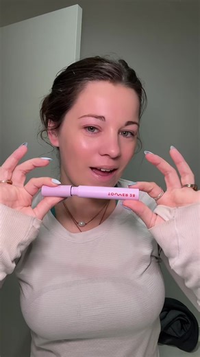 Enhance Green Eyes with Brown Mascara