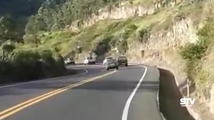 #Cayambe || 🔴 El accidente de tránsito ocurrido en Otón el día sábado, donde existió una persona fallecida, ahora en redes sociales se puede observar un nuevo video que detalla el conducir de la persona minutos antes de la tragedia. | STV Canal 6