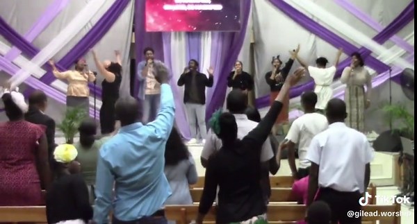 Worship is our response to His greatness 🙌🏽🔥 #fyp #worship #worshipteam #christiantiktok #vocals #jesus