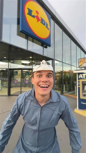 MICHAEL MYERS IS LOOKING FOR EVERYONE IN LIDL😈 | Lazer