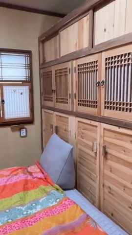 홍성에 위치한 감성 전원주택으로, 산과 자연으로 둘러싸인 조용한 환경과 정원, 전통 정자 공간을 함께 갖춘 매물입니다. 방 2개와 거실, 주방으로 구성되어 있으며, 인근 계곡과 자연 조망을 즐길 수 있어 실거주와 세컨드하우스 모두에 적합한 집입니다. #홍성전원주택 #전원주택매매 #전원생활 #시골집 #힐링하우스 #세컨드하우스 #부동산추천