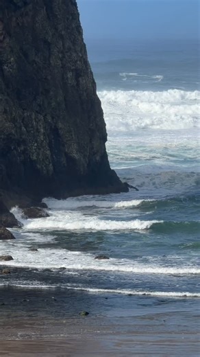 Your daily dose of Oregon Coast wave therapy. 🌊🌊🌊 Salty Raven stores are open 11-5 everyday. Cannon Beach * Tillamook * Astoria Saltyraven.net #waves #haystack #haystackrock #cannonbeach #cannonbeachoregon #pnwonderland #pnw #oregon #oregoncoast #photography #naturephotography #bestoforegon #bestoforegoncoast #saltyraven #saltyravenastoria #saltyravencannonbeach | Salty Raven Cannon Beach