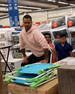 Creo que es hora de tomar el control de los supermercados otra vez 😂 🛒 🍇 🍉 . ¿Que dice el publico? 👇🏽🍑 | Jr Junior Show