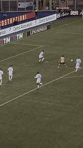 🟡🔴 GooooooooL! Il gol del 2-2 firmato da Banda… l’urlo del Via del Mare ❤️ #LecceMilan | U.S. Lecce