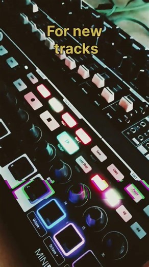 Analog techno bass in the studio.Exploring raw sounds with the Arturia MiniBrute 2S