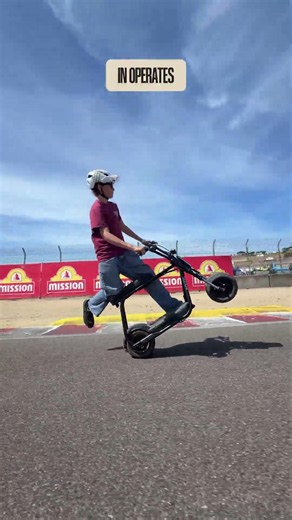 This wheelie bike is a Onewheel?!