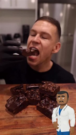 Doctor Curses on Instagram: "Are these the best brownies on the internet? Recipe: 👨‍🍳 Ingredients Dry ingredients ✅ 80g plain flour, 2.8oz ✅ 20g cocoa powder, 0.7oz ✅ 65g chocolate protein powder, 2.3oz ✅ 10g sweetener of choice, 0.35oz ✅ Pinch of Himalayan salt Wet ingredients ✅ 150ml egg whites, 5.1fl oz ✅ 2 large eggs ✅ 100g cottage cheese, 3.5oz ✅ 20g Apple Sauce, 0.67oz ✅ 20ml maple syrup, 0.67fl oz ✅ 5ml vanilla extract, 0.17fl oz (Add additional choc chips if you have the calories to pl