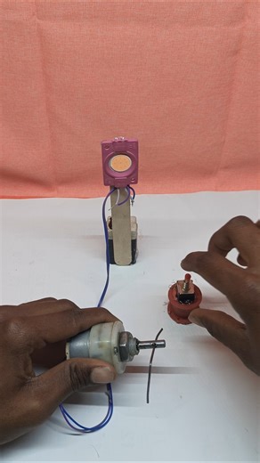 DIY Hand-Powered LED Light Project: Generate Energy with Simple Mechanics at Home!