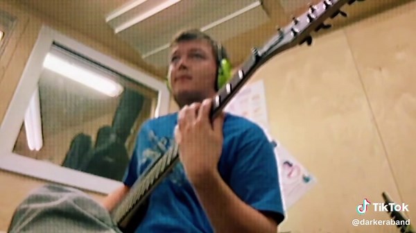 Andreas Tests the Ibanez M80M Guitar