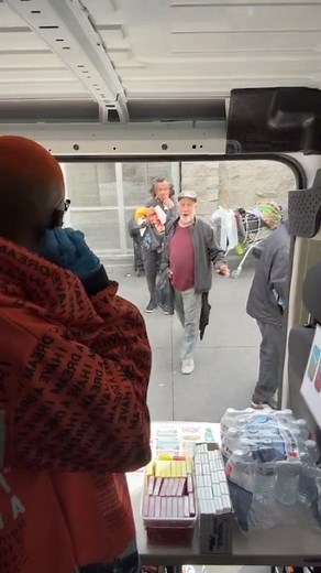 151K views · 440 reactions | Jimmy brings me 1 trash bag every time he sees me… I think this is his contribution or way of giving back ❤️ I look forward to more bags in 2024 ❤️✊ | Shirley Raines | Facebook