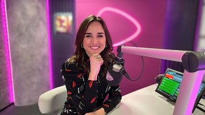 Typh Barrow nous parle de ses inspirations et dévoile son nouveau single en avant-première sur Classic 21 - RTBF Actus