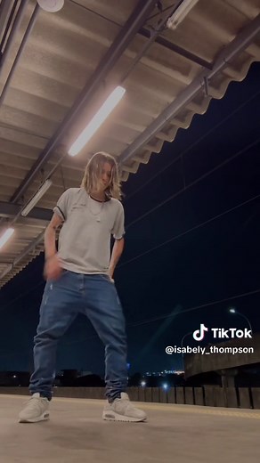 Dance Moves Under Night Lights: A Stunning Performance