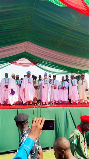 AbdulrahmanAbdulbasir on Instagram: "Dallatu ka gama lafiya 😂 Maganar Dikko mutumin kirki ne to mi zance.....😂"