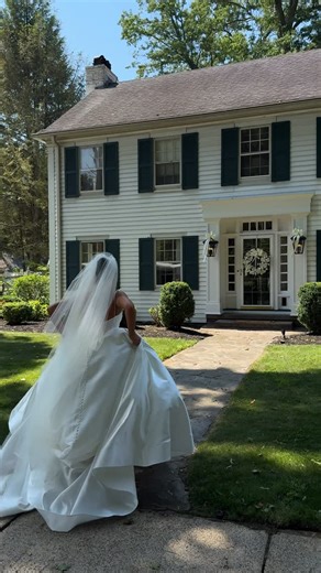 RACHELLE | OH Wedding Content Creator on Instagram: "best 90’s rom com of all time team— Photography: @jessicahustedphotography Content: @thebrunettechick Makeup: @esfirkoles.mua Hair: @rosebizzarro @chelseabraendel DJ: @ohiodjpros DJ OK Jazz Quartet: Allen Zürcher & Ensemble Tent: @grspartypluserie Chairs: @eventsourcerental Bars: @abcrental Food & Service: @thekahkwaclub Florals: @allburn_florist Gown: @lajeunemariee @ritavinieris Tux: @primotailors @suitsupply Cookies: @brewhaha_colony father