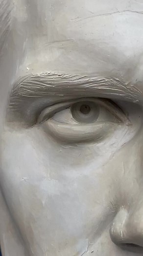 Sneak preview of the next course I am working on…👷‍♀️This is one of my fave tools, included in the Sculpting Masterclass set, now available at www.tiranti.co.uk Check out our existing courses at www.sculptingmasterclass.com #sculptingtools #sculptor #inthestudio #artist #sculpting #sculptingclay #sculptingeyes | Amelia Rowcroft Sculpture