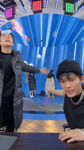 Exploring Animated Stage Graphics with Interactive Performers