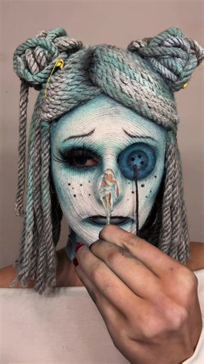 Everyone on live was asking this one 🙃 did not come off as planned😭 Last vid of this look I promise #yarnmakeup #coraline #removal #makeup #gurwm