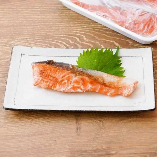 料理の基本！ 冷凍鮭の焼き方のレシピ動画・作り方 | デリッシュキッチン