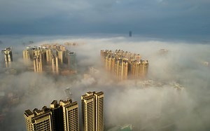 这可能是最美的惠州之一，航拍云中的惠阳亚公顶，壹中心，大亚湾