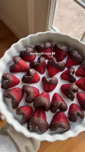 Nourishing | Cute Valentine’s Strawberries 🍓💘 Send this to the person you’d make these with 💌 (via: @sweatandtell) Simple, sweet, and made to share —... | Instagram