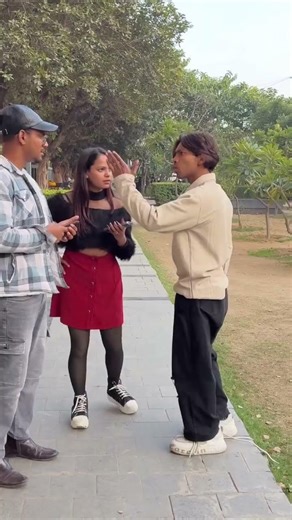 Gira diya funny prank😂wait for end😂#viral #youtubeshorts #comedy #prankvideo #memes #trending