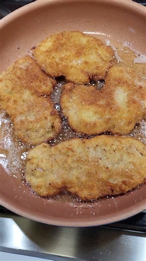Who don't like no Buttermilk Fried Pork Chops! I can't stop til I get enough.