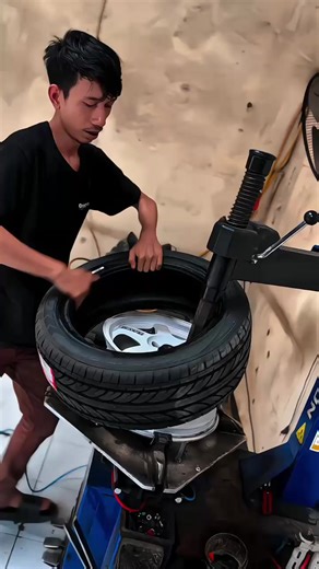 Sould out 🙏 GT Radial Champiro GTX PRO - 195/50 R16 Info seputar velg/ban mobil whatsapp 08119463028 #ottobanbandungsoekarnohatta #tokobanvelgbandungviral #gtradial #ottobanindonesia #banmobil