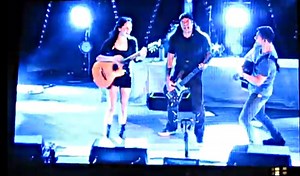 METALLICA's ROBERT TRUJILLO Joins RODRIGO Y GABRIELA On Stage In Colorado (Video)