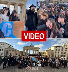 Jewish Teens Recite Shema at Berlin's Brandenburg Gate