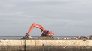Excavator Working Harbor Time Lapse: video de stock (totalmente libre de regalías) 344275 | Shutterstock