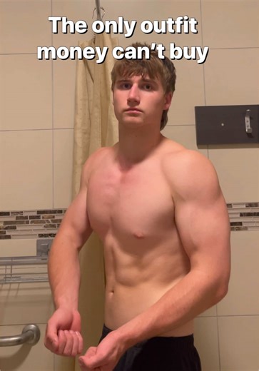 Feeling leaner #gym #weightlifting #musclebuilding #gymtok #fyp #viral