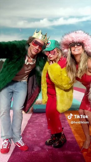 Mona May und Elias Becker: Legendenhafte Outfits präsentieren | GNTM 2026