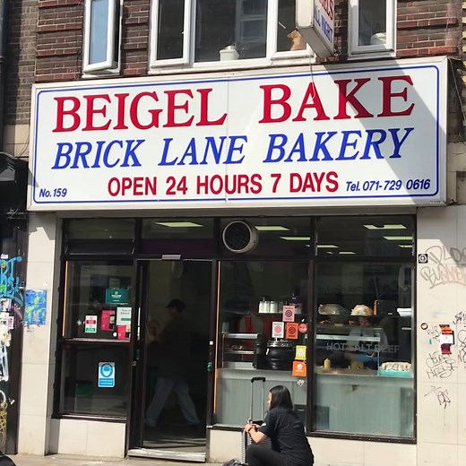 We visited Beigel Bake in Brick Lane to try out one of their famous salt beef bagels! | MyLondon