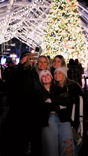 Reston Town Center is the place to be this weekend! 🤗 Start your day with a bite at one of their restaurants before exploring festive gifts, fashion, and holiday finds for everyone on your list 🛍️ Then keep the magic going as RTC comes alive tomorrow with performances, floats, Santa and Mrs. Claus, train and carriage rides, ice skating ⛸️, and more. It all leads up to the Reston holiday parade at 11am and the tree lighting at 6pm 🎄, the perfect way to welcome the season and make a day of memo