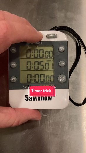 Trick I use to track multiple timers or fine tune bake times. Always rotate pans for even bakes and don’t forget to hit “start” #bakinghacks