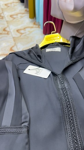 Jellaba 🔝✨avec jawhara sur le manche et capuche Prix 4900da Adresse : Centre commercial VIP 2 ème étage N15 w N16. Sidi Bel Abbes 📍 Livraison Disponible 58 wilaya 🛍️🚚 WhatsApp 📞 05.61.55.65.73 | Habibo Jellaba