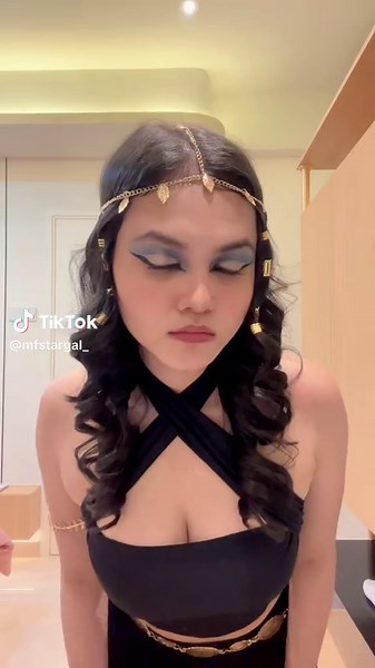 Cleopatra Halloween Costume Ideas for OOTD