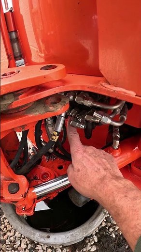 Kubota BX25 / BT601 Replacing Backhoe Hydraulic Control Hose