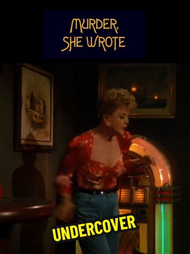 That time Jessica went undercover in a sleazy bar ... Part 1 Who else loves it when Angela Lansbury has Jessica Fletcher go out of character doing some undercover subterfuge? Which time was your favourite? #JessicaFletcher #MurderSheWrote #undercover #mystery #dance In this iconic scene, our favourite onscreen author / super sleuth, J.B. Fletcher, goes undercover at Cabot Cove's sleazy Starlight Motel bar to hook a fish, or as the case may be, a gambling bookmaker named Augie ... But keep an eye