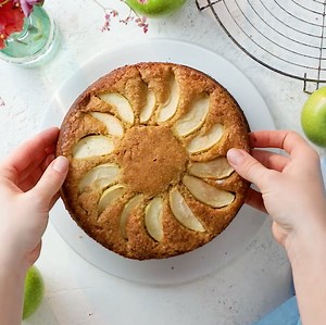 644K views · 2K reactions | Meet your new kitchen assistant: Alexa! Now you can whip up that apple cake without worrying about getting flour on your Lenovo Smart Tab M10: taste.md/2Z4Tcp7 #sponsored by Amazon.com | Tastemade | Facebook