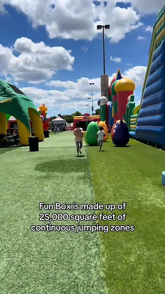 The World’s Biggedt Bounce Park is in Bloomington, Minnesota! Located in the eadt parking lot at Mall of America, FunBox is a 25,000 square foot bounce park that is fun for the whole family! FunBox is in Bloomington through September 8th, be sure to stop by before summer is over! @FUNBOX.COM | Bounce House #bloomingtonmn #bloomingtonminnesota #mnoutdoors #minnesota #mnsummer #twincities #twincitiesmn #mallofamerica #fyp #foryou #foryoupage