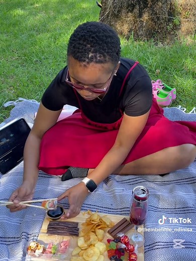 Enjoy a Relaxing Solo Picnic with These Picnic Ideas