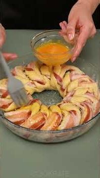 Puff pastry appetizer with bacon. Always a successful result.