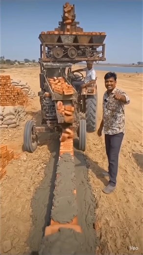 देसी जुगाड़ ट्रैक्टर मशीन बिना मिस्त्री खुद दीवार बनाती है #shortsfeed #desijugaad #short