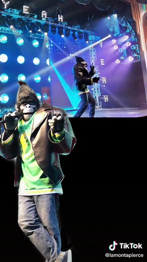 Johnny Performs 'Sing on Tour' at Universal Studios Beijing