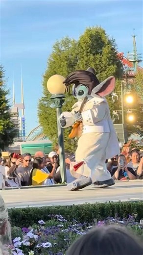 Elvis Stitch is drink and outside for summer! #disney #stitch #melissa #musical #disneylandparis
