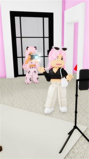 i found my mom dancing to this in her room...😅😂#robloxshorts #roblox