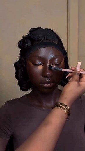 Darkskinwomen Makeup💄💋 on Instagram: "A masterclass in skin-focused glam — rich, radiant, and so beautifully done ✨ By @amajsecret on the stunning @sylvimak_ 🤎 #darkskinbeauty #blackgirlmakeup #glowingskin #melaninmakeup #fullglam #skinfirst #makeupartist"