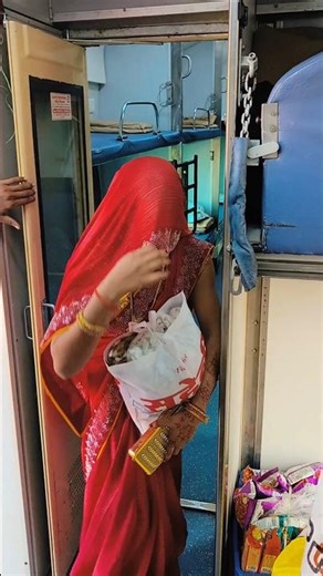 This happened to a woman in a train, which shocked everyone #shortsviral #viraldesai #viralworld ...