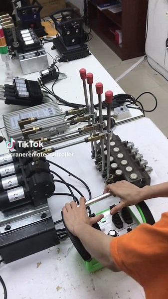 Crane remote #crane #hydraulic #grúa #kran #Vinç #XCMG #Palfinger #PM #FASSI #SANY #HIAB #zoomlion #EFFER #spidercrane #drilling #skidsteer